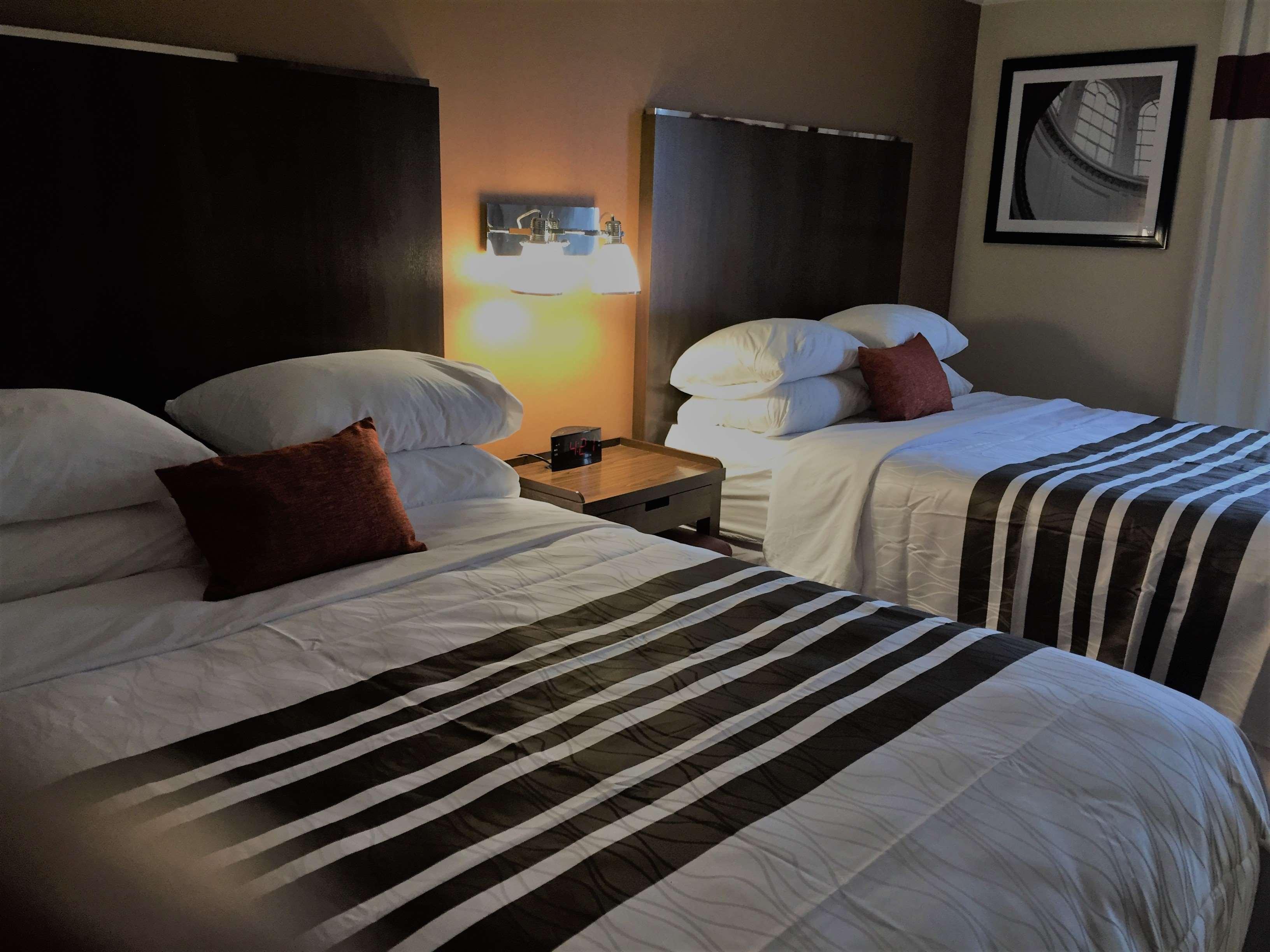 Best Western Plus Waterloo Exterior photo