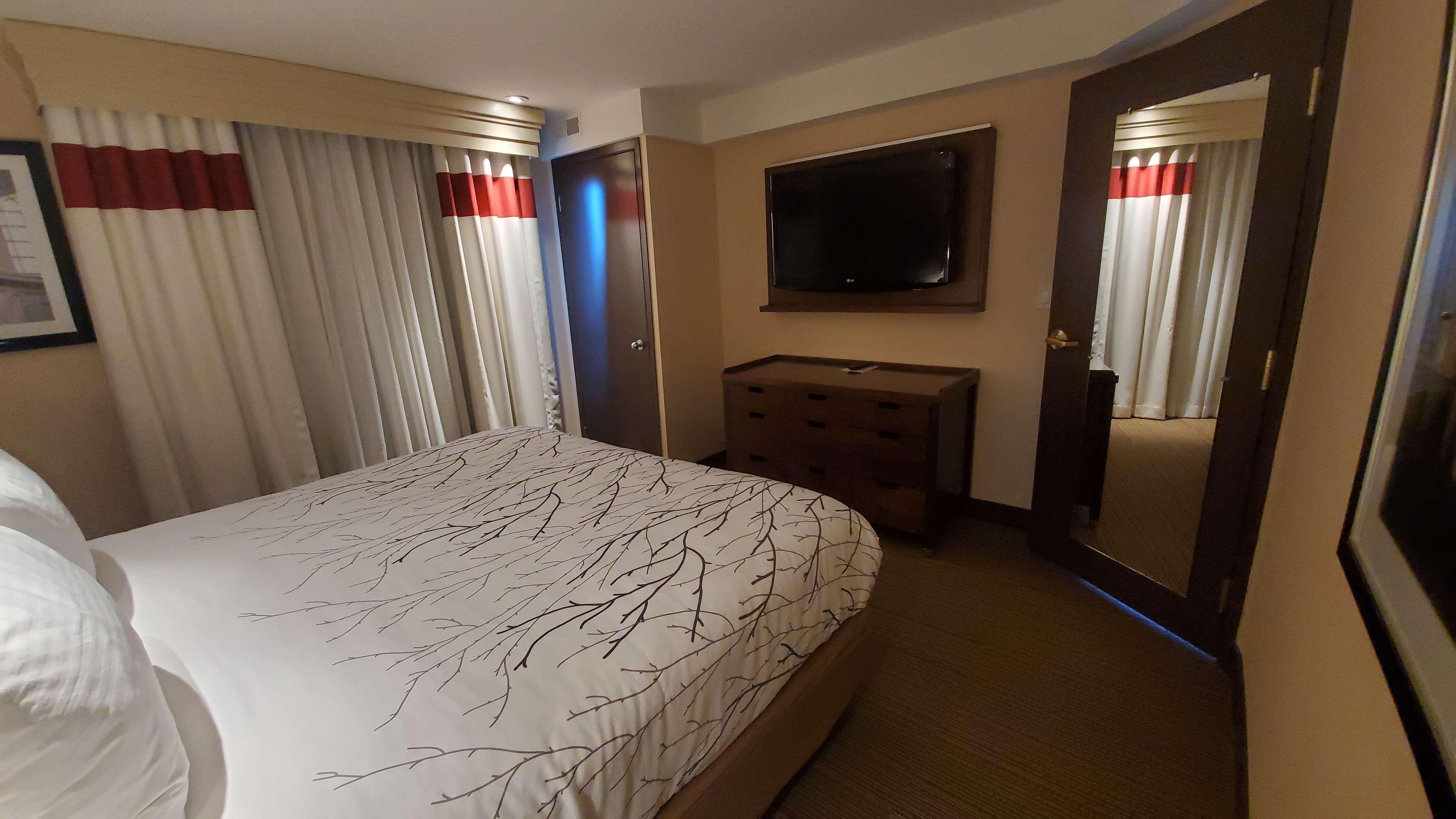 Best Western Plus Waterloo Exterior photo