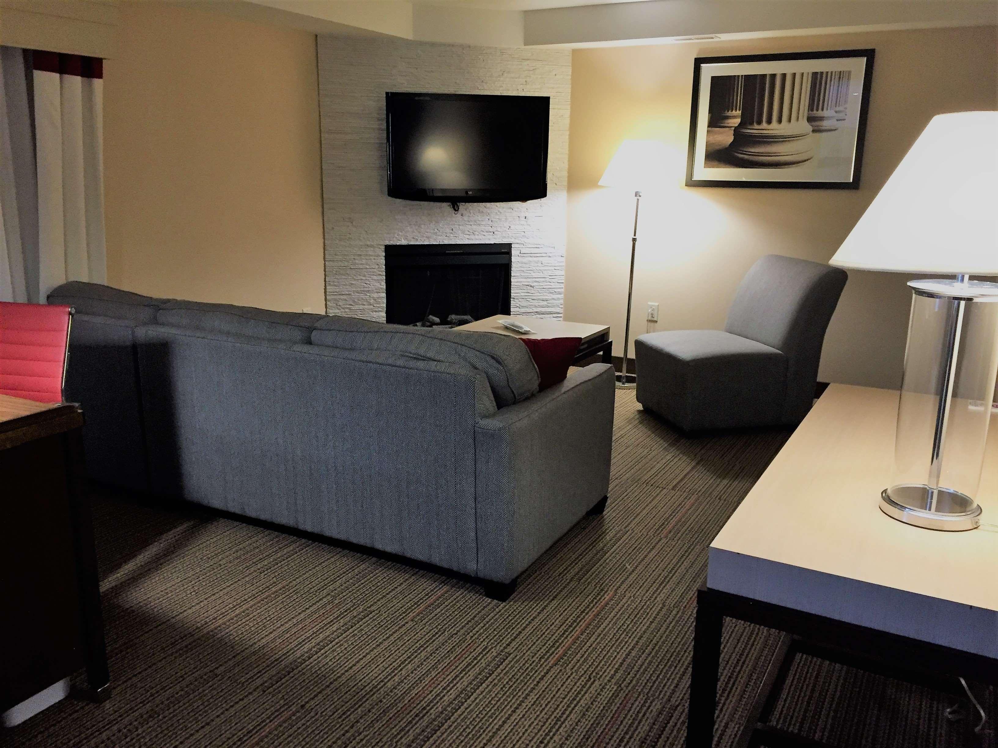 Best Western Plus Waterloo Exterior photo
