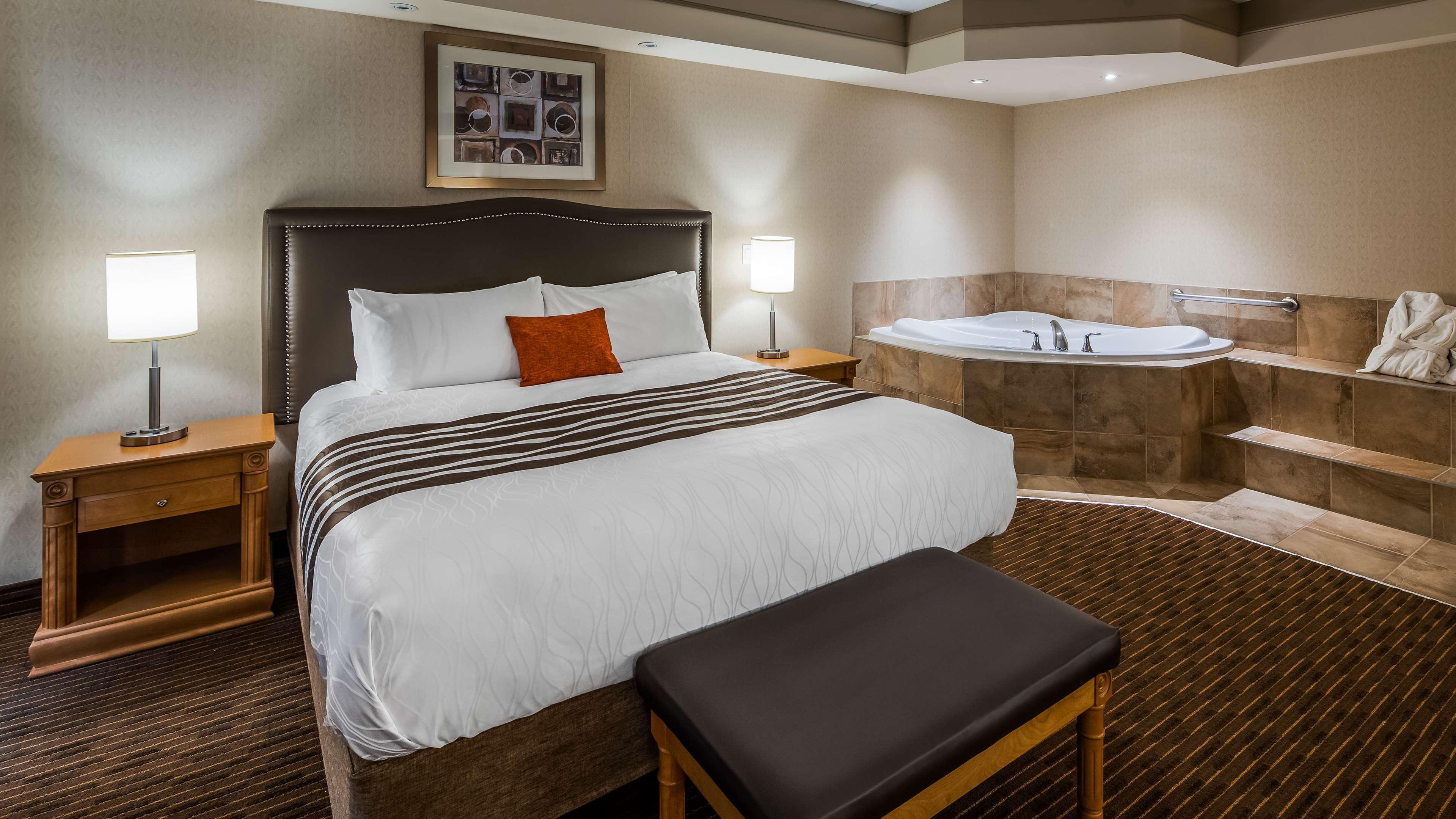 Best Western Plus Waterloo Exterior photo