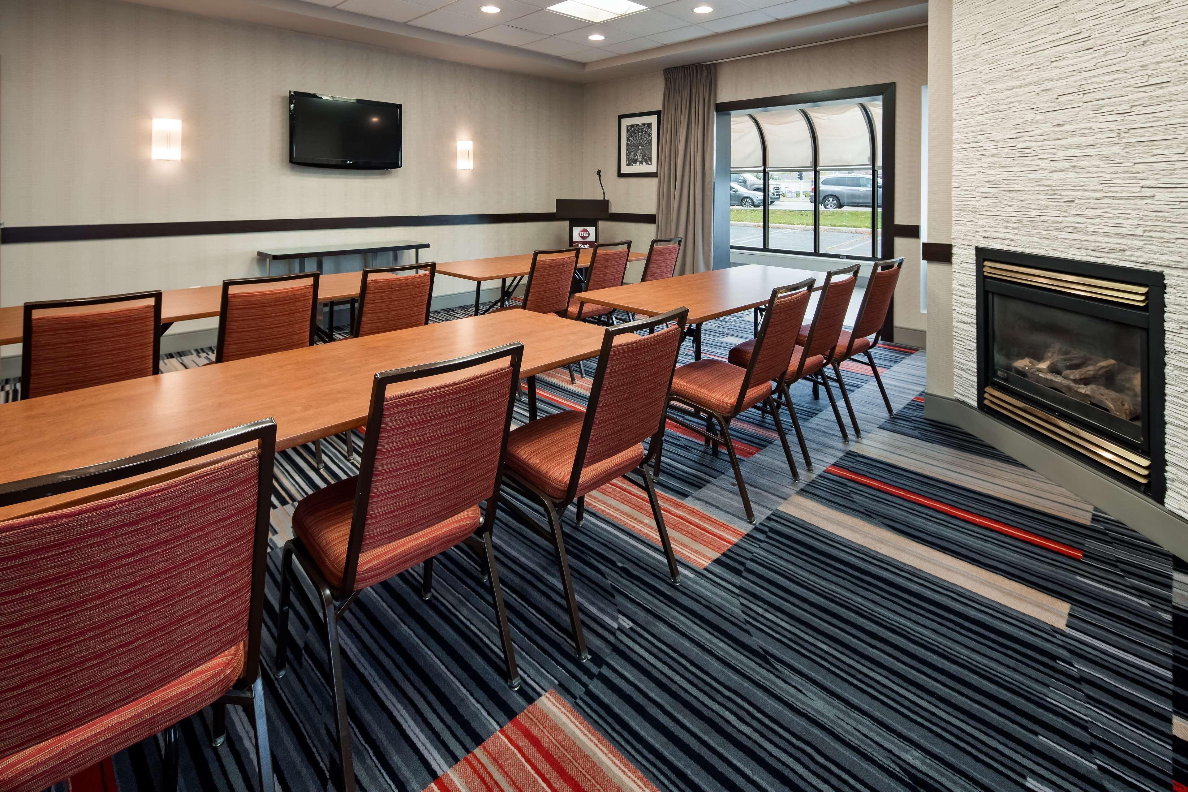 Best Western Plus Waterloo Exterior photo