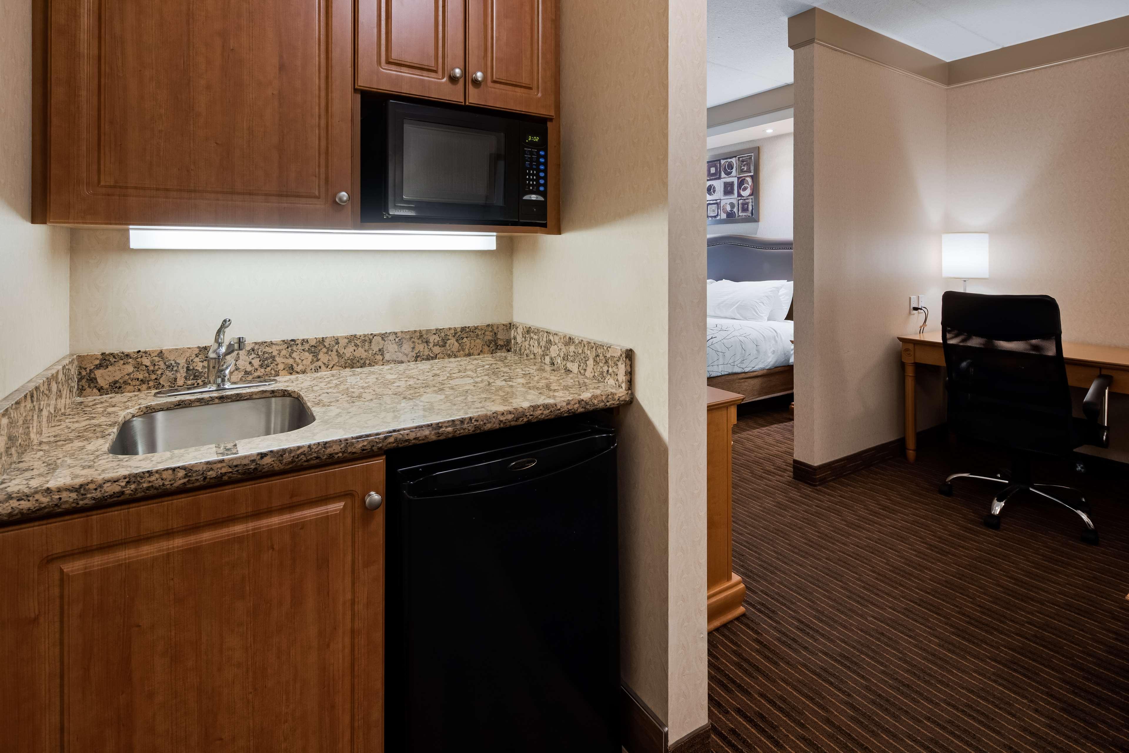 Best Western Plus Waterloo Exterior photo